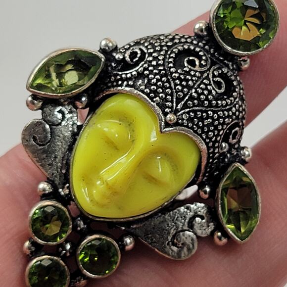 Vintage Carved Yellow Face Ring with Peridot Accents,  Silver Jewelry - Picture 9 of 10